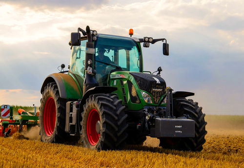 Aktueller Firmenfall über Landwirtschaftliche Maschinen   Landwirtschaftstraktor